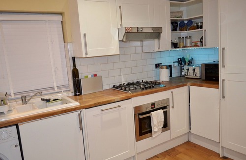 Larkhall Apartment | Charming One Bed Garden flat, close to Chapham & Brixton