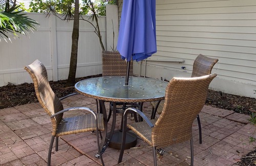 Ruskin House | Charming One Bedroom Cottage Fully Furnished