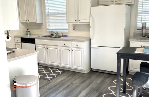 Tacoma House | Charming One Bedroom View Home A Block from Browns Point Lighthouse Park!