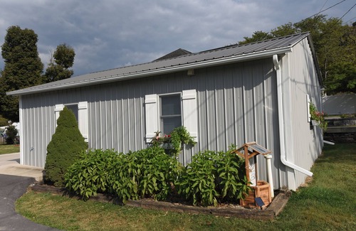 Bedford Apartment | Charming One or Two-Person Getaway Studio in Historic Bedford