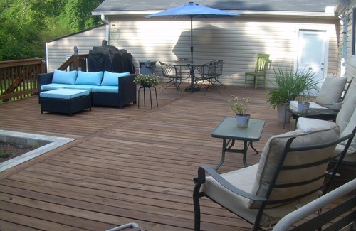 McDonough House | Charming open floor plan 3-bedroom house for a comfortable getaway
