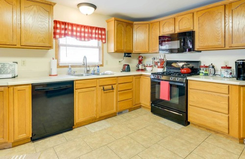 Frontier House | Charming Osseo Hideaway w/ Private Deck & Yard!