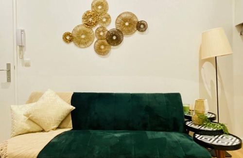 Ottakring Apartment | Charming Ottakring Room with Incredible City Views