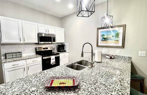 Oxford Cottage | Charming Oxford Retreat with 3 Bedroom Suites!