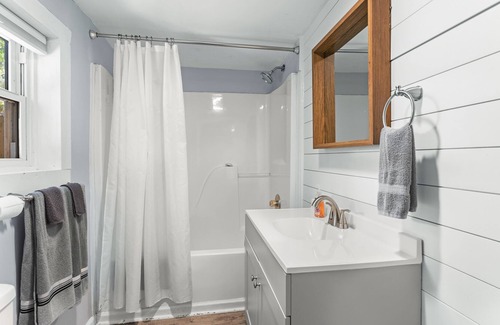North Charleston House | Charming Park Circle Bungalow with Huge Backyard