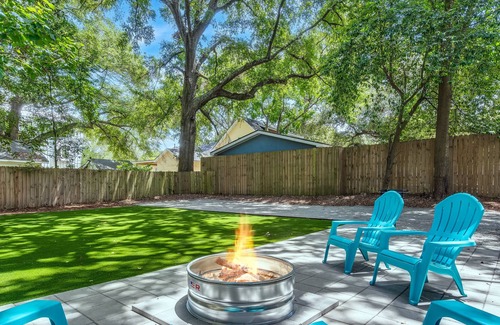 North Charleston House | Charming Park Circle Bungalow with Huge Backyard