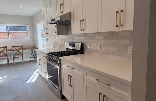 South Arroyo House | Charming Pasadena Retreat in a Central Location on a Gorgeous Tree-Lined Street