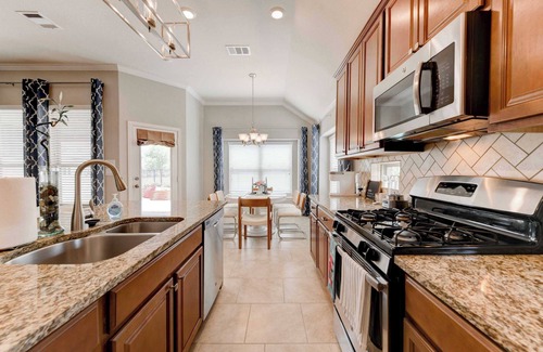 Pflugerville House | Charming Peachtree Place: Your Ideal Getaway in Pflugerville Awaits! #41727