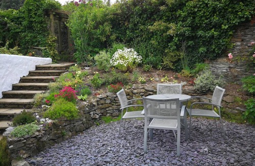 South Milton Cottage | Charming period thatched cottage - close to beach & coast path.