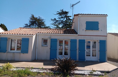 La Faute-sur-Mer House | Charming Pet-Friendly Holiday Home with Garden, Near Beach and Shops