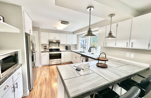 Bull Mountain House | Charming, Pet-Friendly 3BR Home, Storybook yard!