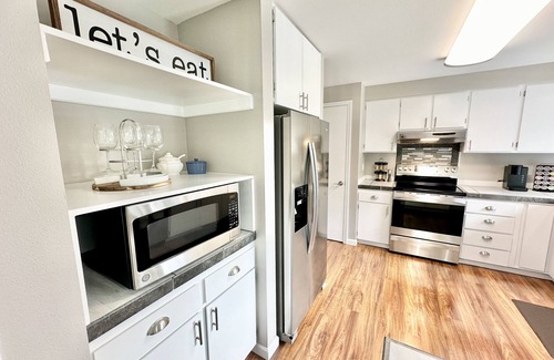 Bull Mountain House | Charming, Pet-Friendly 3BR Home, Storybook yard!