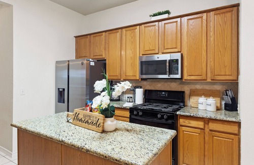 Plano House | Charming Pet-Friendly 4-bedroom house with game table and board in superb Plano