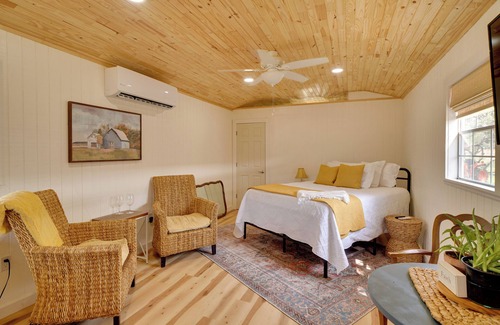 Bandera Apartment | Charming & Pet-Friendly Bandera Studio w/ Fire Pit