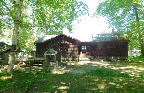 Raymond House | Charming pet-friendly Maine camp in a peaceful cove on Little Sebago.