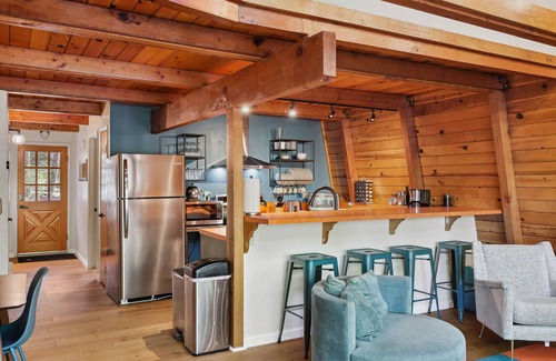 Strawberry Cabin | Charming Pinecrest Cabin w/Private Deck