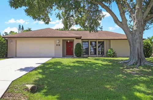 Port Charlotte Cottage | Charming Port Charlotte House near Park