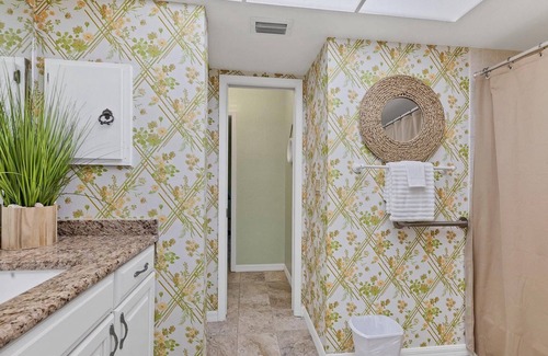 Port Charlotte Cottage | Charming Port Charlotte House near Park