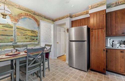 Erie House | Charming Presque Isle Home w/Lake Access