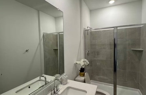 Lincoln Park House | Charming PRIVATE 1-bedroom guest house in lovely Little Elm with AC