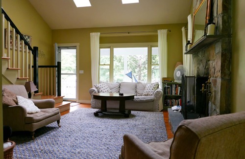 Jamestown House | Charming Private 2+ Bedroom Cottage, North End of Conanicut Point, Jamestown