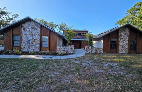 Desoto Lakes House | Charming private 4-bedroom estate on over 1 acre of land.