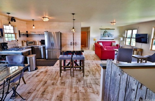 Sand Creek House | Charming & Private 4 BR Country Getaway