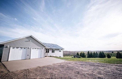 Sand Creek House | Charming & Private 4 BR Country Getaway