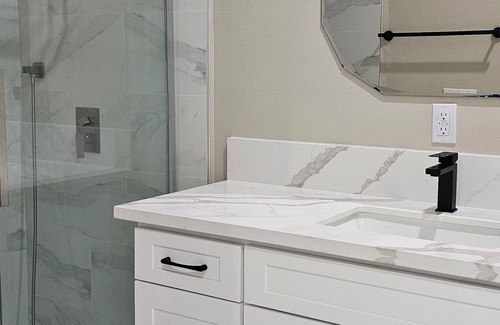 Placentia House | Charming private bedroom in Placentia- Walking distance to CSU Fullerton.