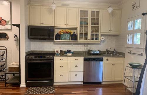 Downtown Napa Cottage | Charming Private Cottage in Napa Downtown