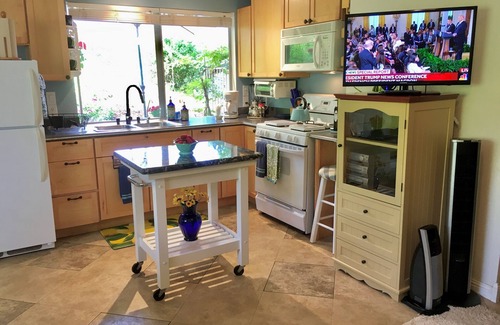 Fallbrook House | Charming Private Guest House, Gorgeous Panoramic Mountain Views, Pool, 2.7 Acres
