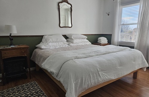 Callicoon House | Charming Private Home on a 3 Acre Property + Hot Tub