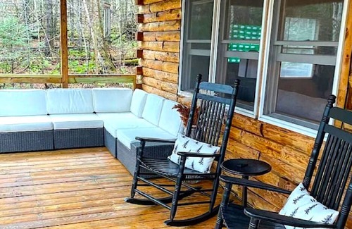 Woodsville Cabin | Charming Private Mountain Lakes Getaway