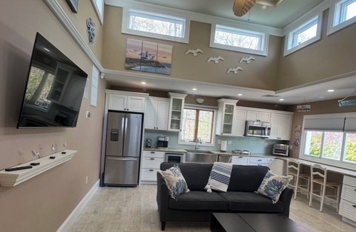 Wading River Apartment | “Charming private studio, kitchenette setup, cable TV, private entrance.”