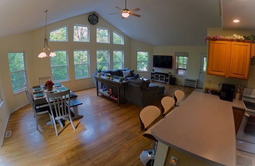 Camdenton House | Charming Private Setting Tree House, Fully Immersed In Nature On 2+ Acres