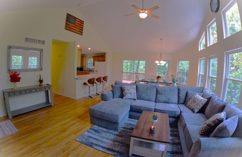 Camdenton House | Charming Private Setting Tree House, Fully Immersed In Nature On 2+ Acres