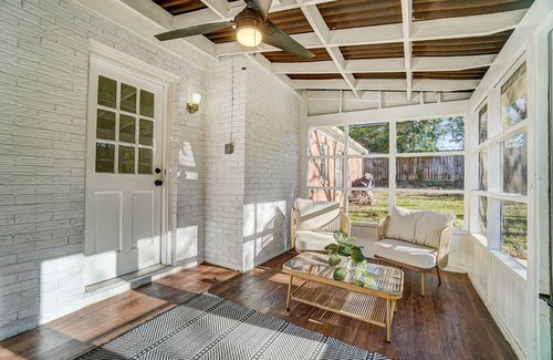 East Forest House | Charming private southern home- pet friendly, King Beds