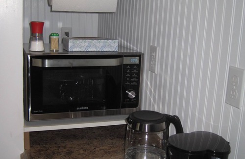 Citrus Heights Apartment | Charming Private Very Romantic Studio. Pool access.