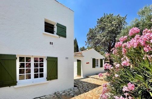 Aups Villa | Charming Provencal villa with swimming pool in the heart of olive groves