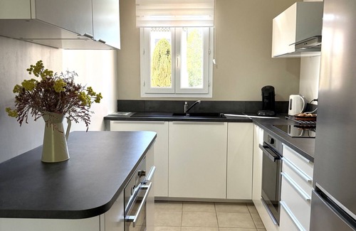 Mallemort House | Charming Provence Villa: 3BR, Pool, A/C, Wi-Fi, Parking, Golf Nearby