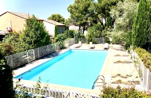 Mallemort House | Charming Provence Villa: 3BR, Pool, A/C, Wi-Fi, Parking, Golf Nearby