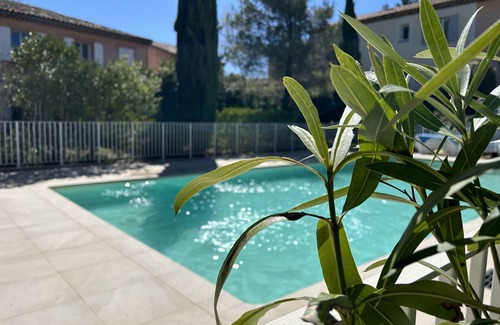 Mallemort House | Charming Provence Villa: 3BR, Pool, A/C, Wi-Fi, Parking, Golf Nearby