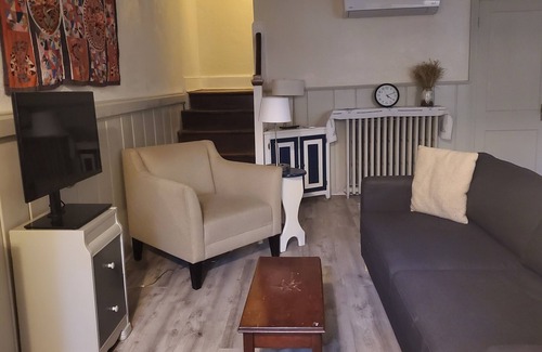 Cleveland Park Apartment | Charming, quiet, and 10 min walk to zoo, Metro, and restaurants