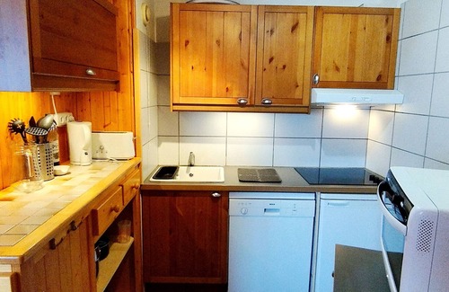 Prapoutel Apartment | Charming renovated apt near slopes, hiking and station center