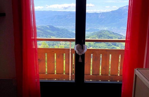 Prapoutel Apartment | Charming renovated apt near slopes, hiking and station center