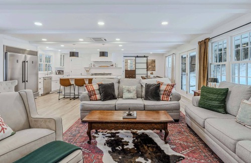 Woodstock House | Charming Ranch in the Woods - Woodstock Way
