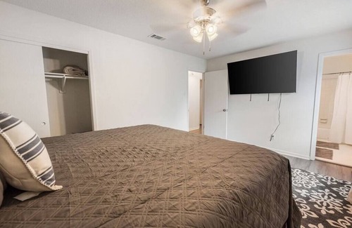 Theodore House | Charming Ranch Near the Island with Small Pool!