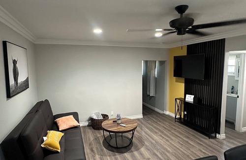 El Monte House | Charming Ranch style 2-bedroom house in El Monte with AC, WiFi and parking.