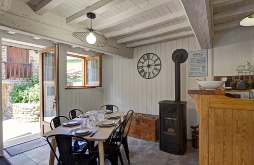 Belmont-de-la-Loire Cottage | Charming rental in Belmont-de-la-Loire, pets allowed, spacious terrace