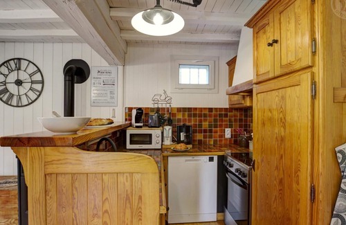 Belmont-de-la-Loire Cottage | Charming rental in Belmont-de-la-Loire, pets allowed, spacious terrace